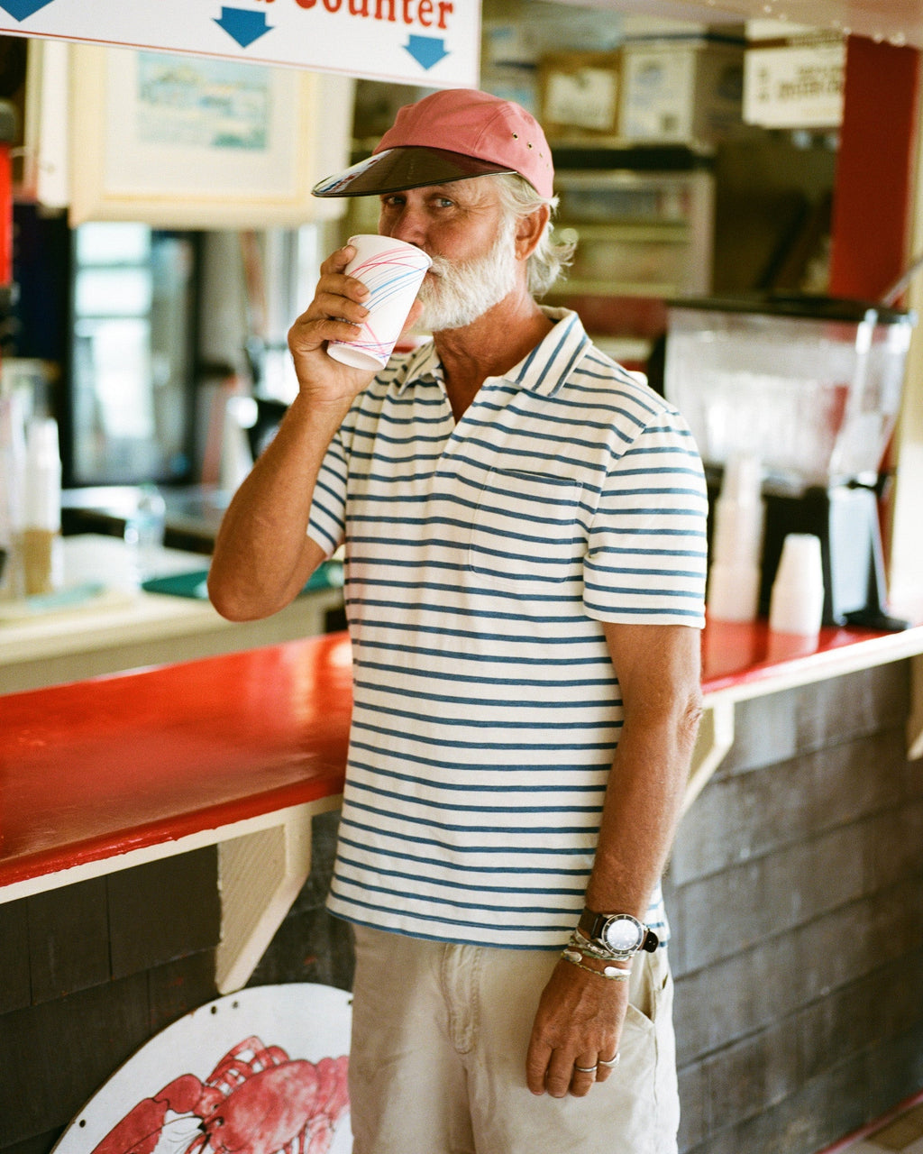 Indigoblauw poloshirt in klassiek wit