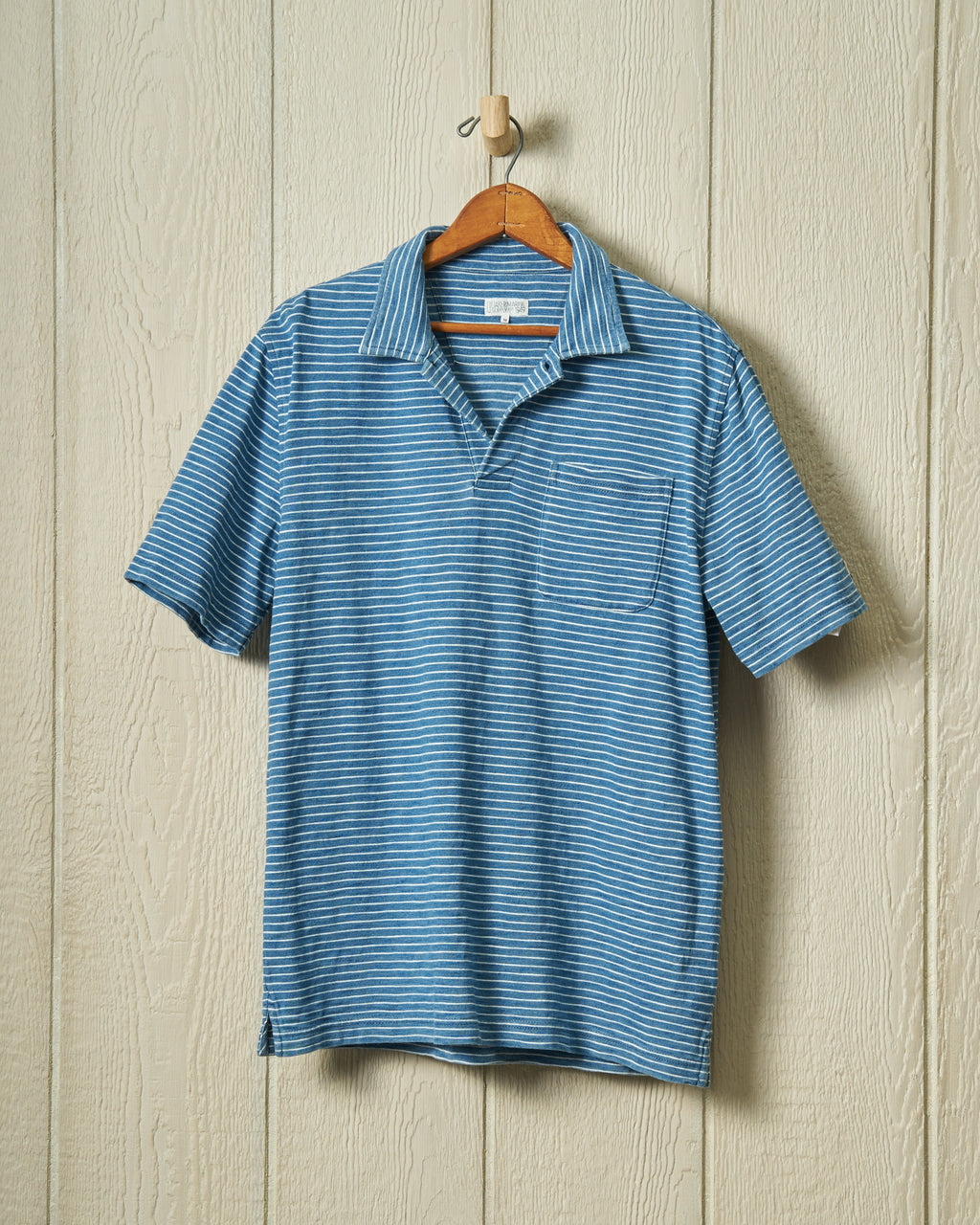 Indigoblauw poloshirt in blauw-witte slubstreep
