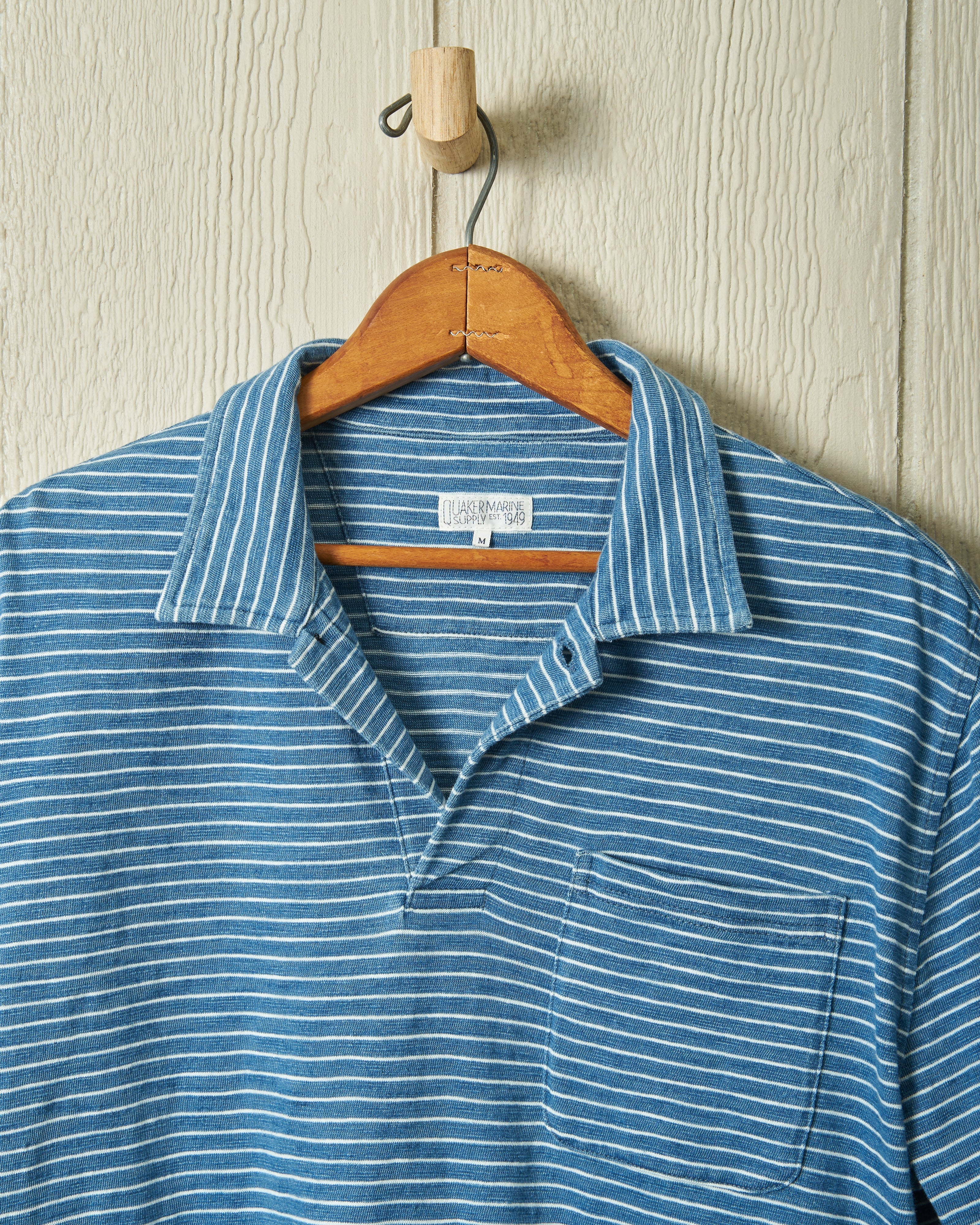 Indigoblauw poloshirt in blauw-witte slubstreep
