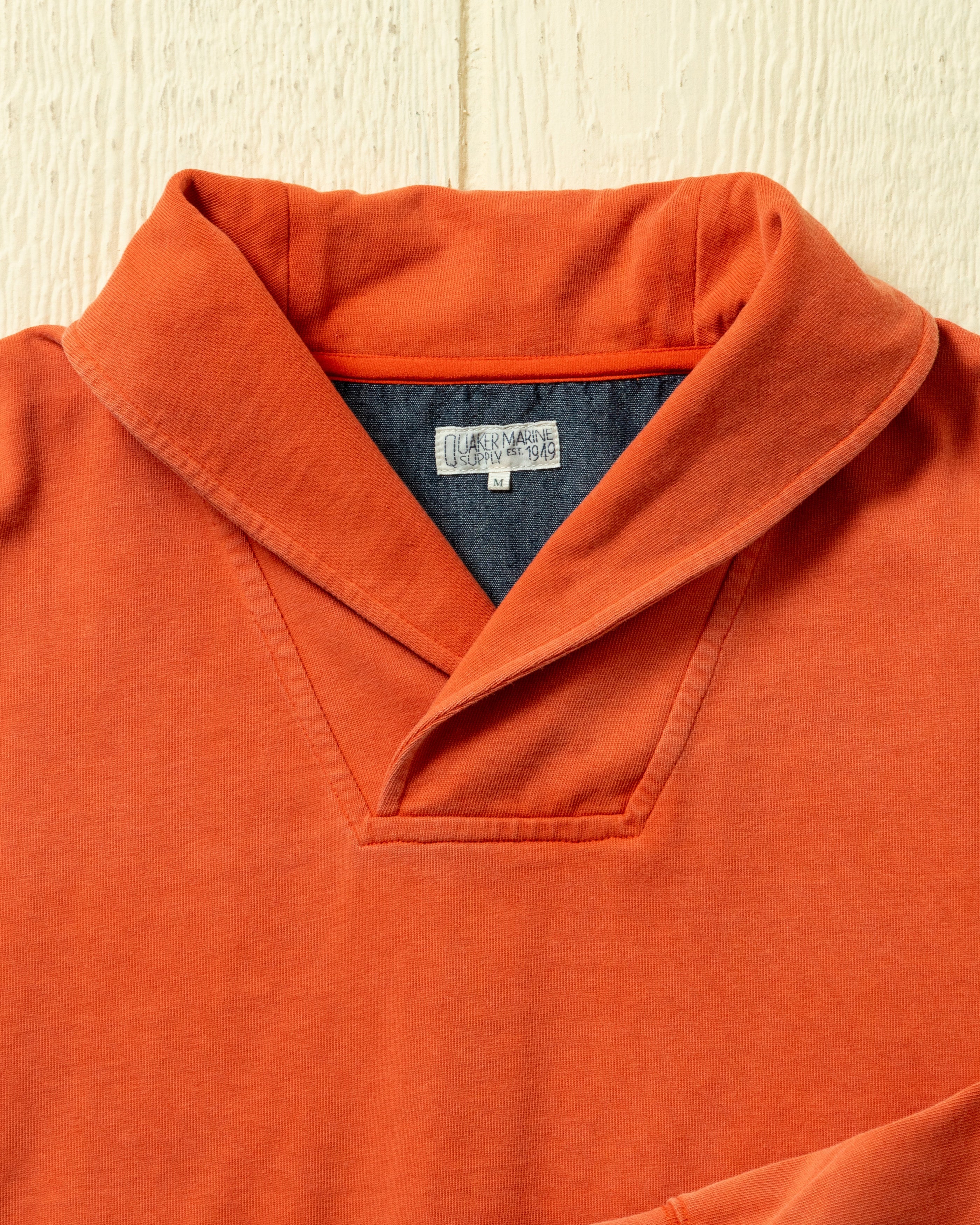 Zoutgewassen pullover met sjaalkraag in gebrand oranje