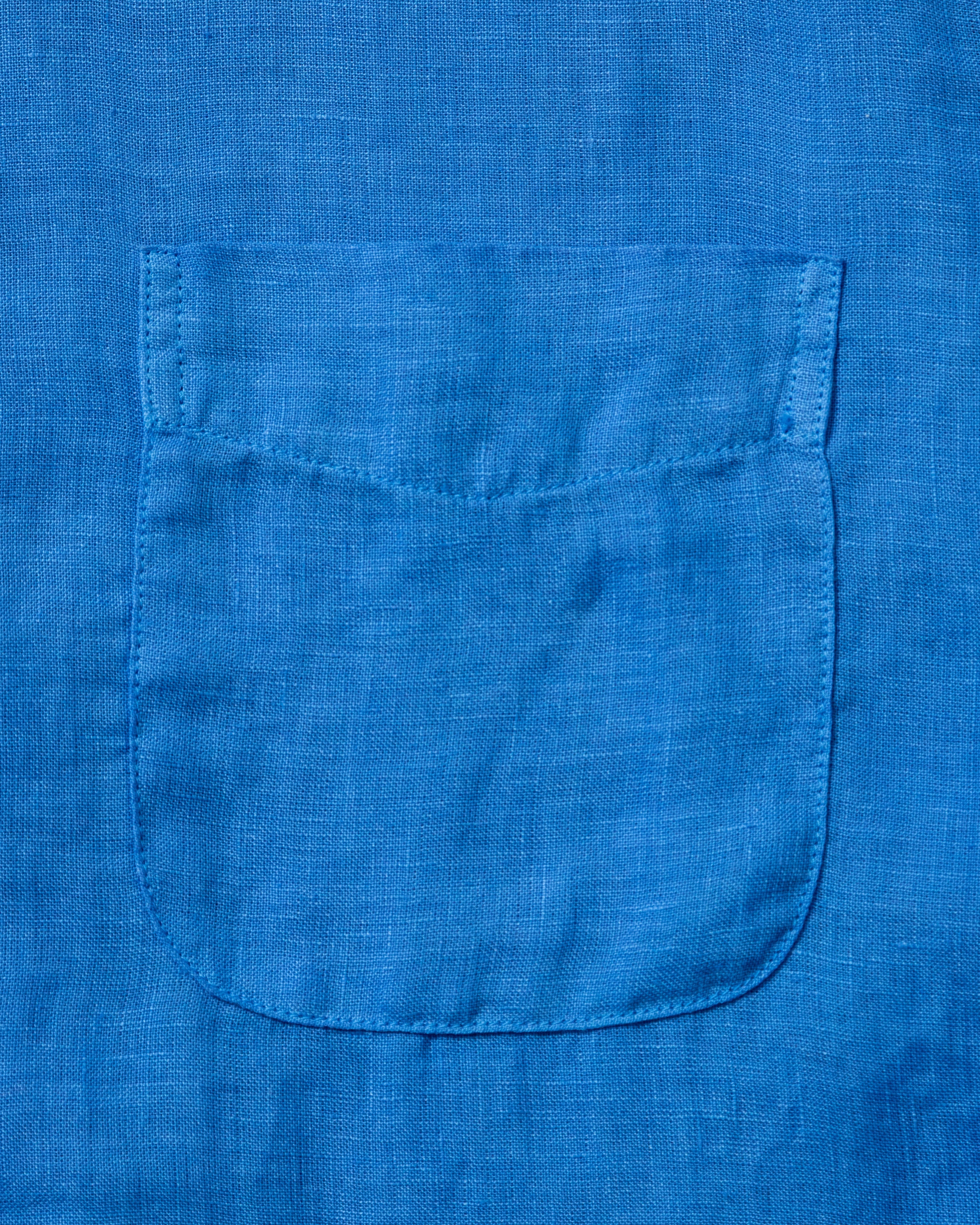 Camisa de lino teñida en prenda en azul francés