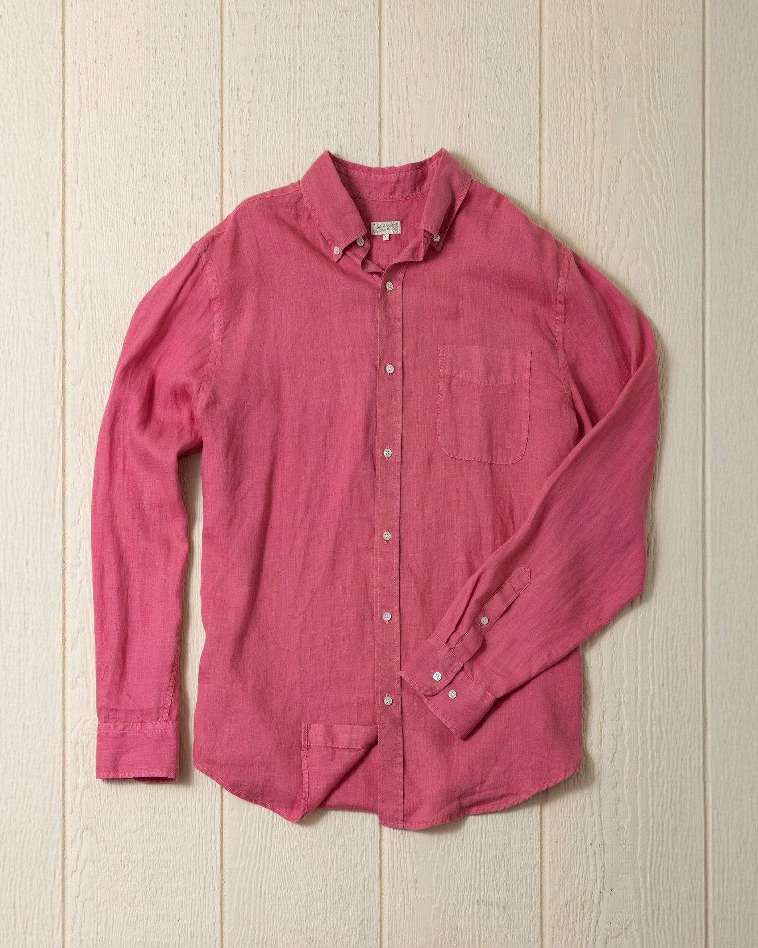 Camisa de lino teñida en prenda en rojo deslavado