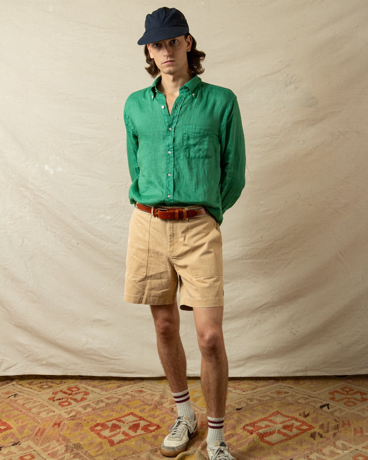 Camisa de lino teñida en prenda en verde billar